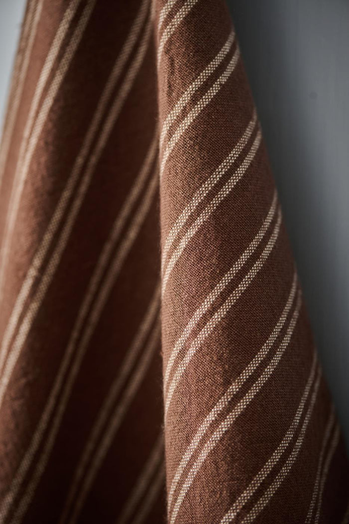 Viskestykke - Mørkebrun m. naturfarvede striber