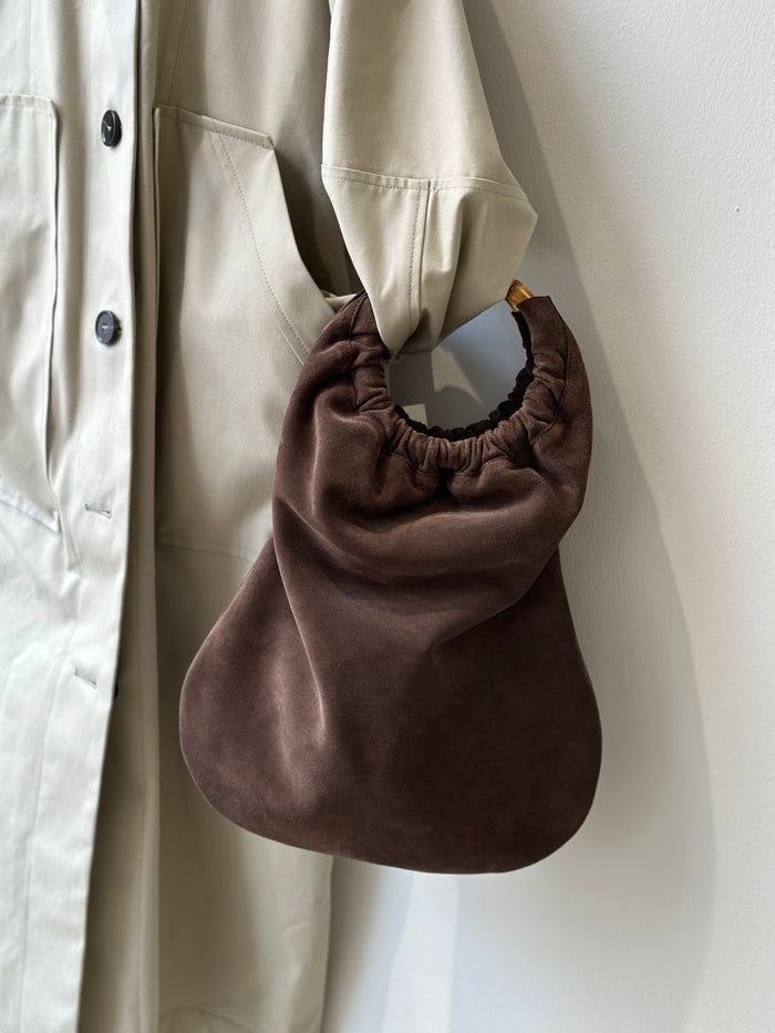 Anonymous - håndtaske i bambus & ruskind