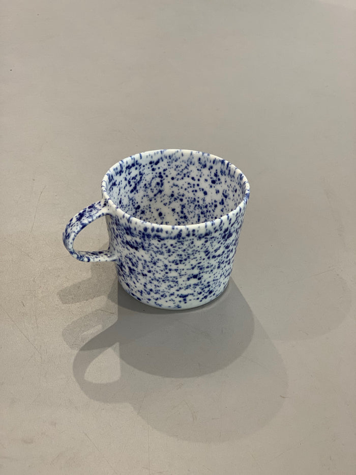 Ann Louise Roman - Kaffekop Blue Dots - Små Prikker