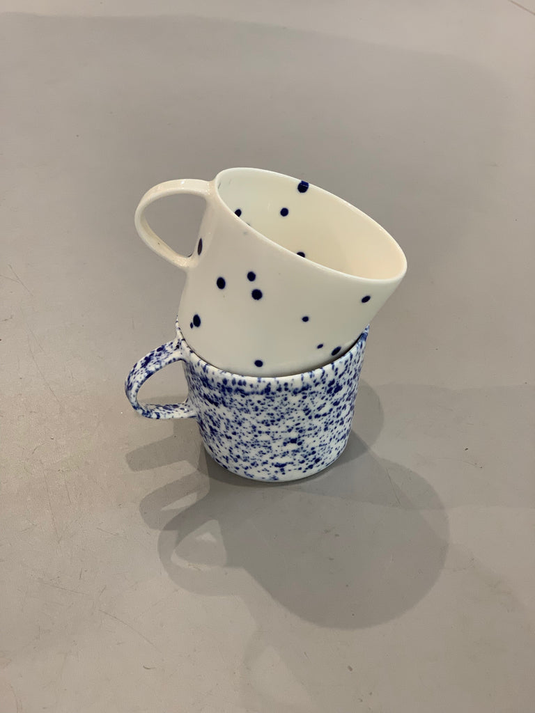 Ann-Louise Roman - Kaffekop Blue Dots - Mellem Prikker