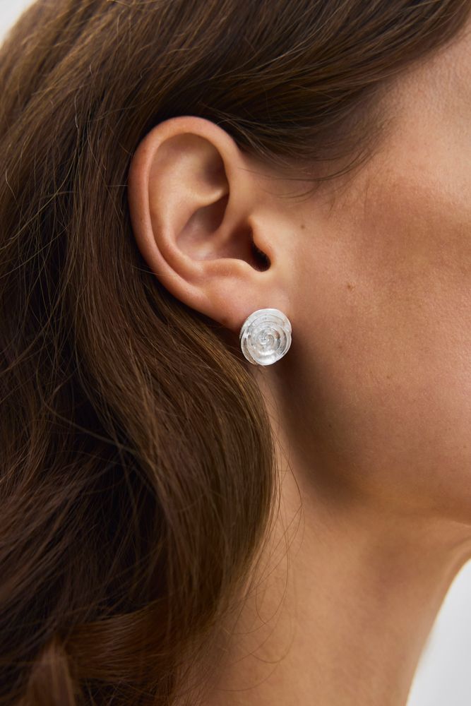 Pernille Corydon - Large Rose Earsticks - Forgyldt