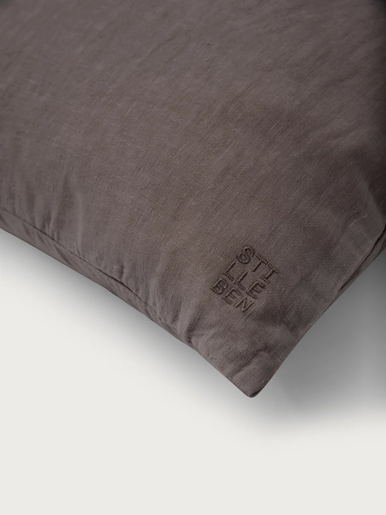 Stilleben - Pudebetræk - 65x65 - Dark Brown
