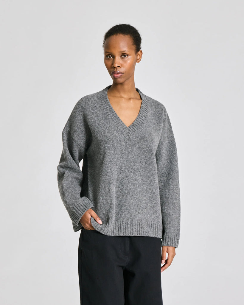 Gai + Lisva - Elvira Lammeulds V-Neck - Grafitti Grey Melangé