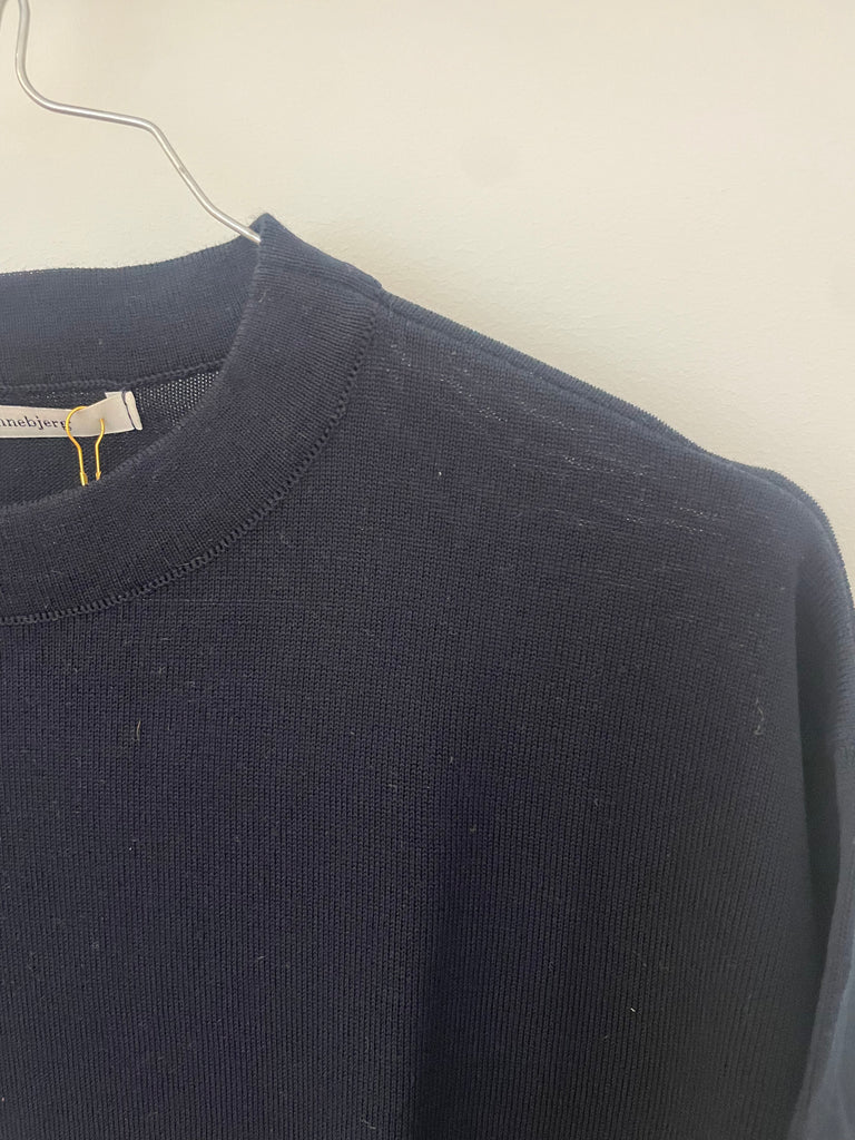 Sibin Linnebjerg - June - Navy