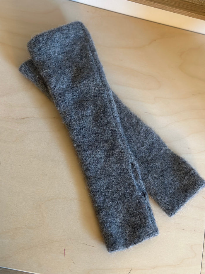 Sibin Linnebjerg - Mathilda Armvarmere - Dark Melange Grey