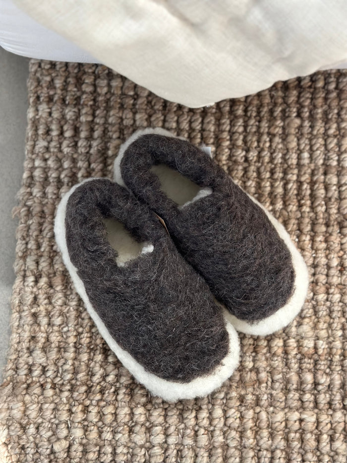 Coldbreaker - Slippers - Mid Brown