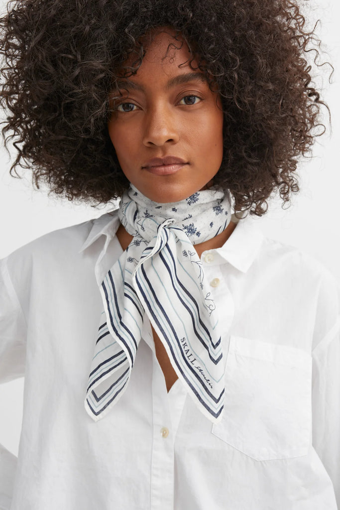 Skall Studio - Skall Classic Scarf 90x90 - Light Cream/Blue